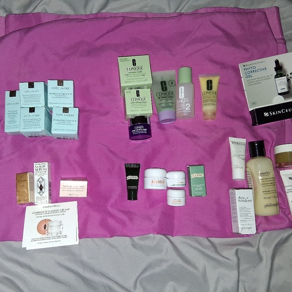 SkinCeuticals Blue and White Cleanser - Picture 2 of 3